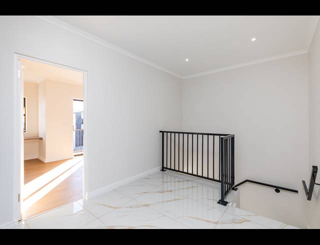 3 BEDROOM APARTMENT FOR SALE IN SANDOWN